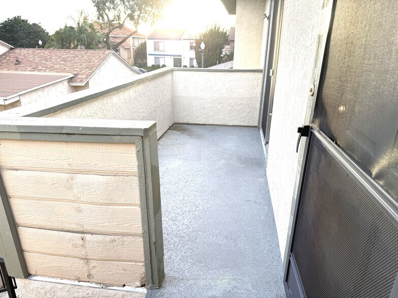 Building Photo - 10636 Chestnut St