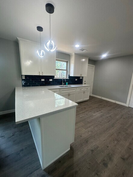 Building Photo - 121 Telephone Rd