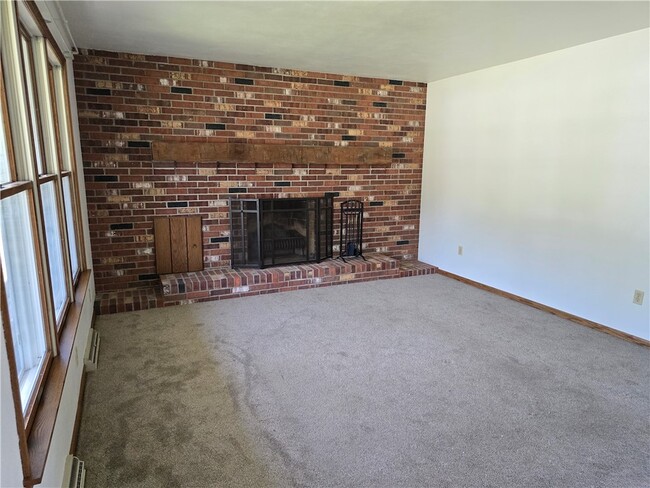 Building Photo - 719 W Old Rte 422