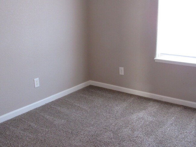 Building Photo - Charming 2 Story Doll House W/Unfinished Basement