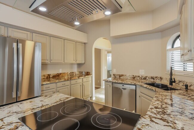 Building Photo - 14826 N Briarwood Dr