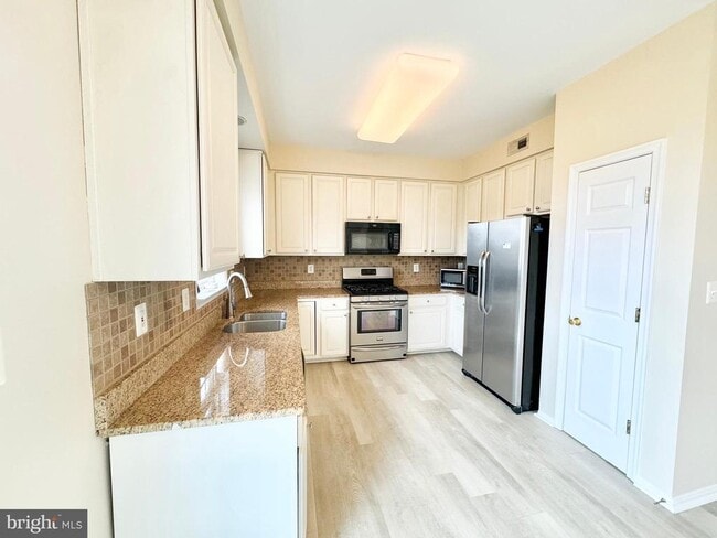Building Photo - 15239 Brazil Cir