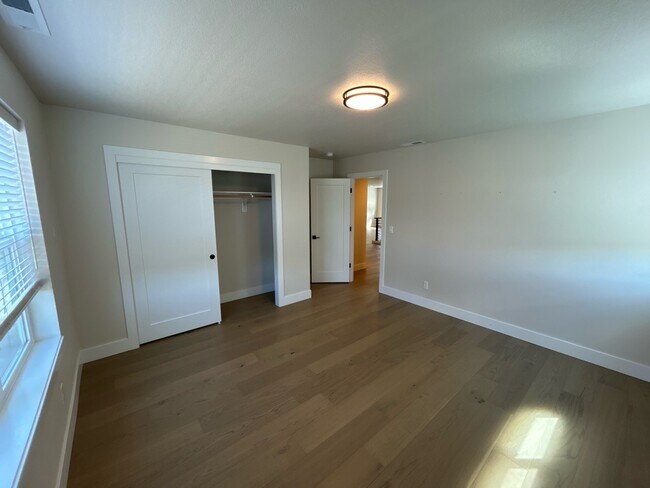 Building Photo - 20211 Glen Vista Rd