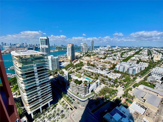 Building Photo - 300 South Pointe Dr