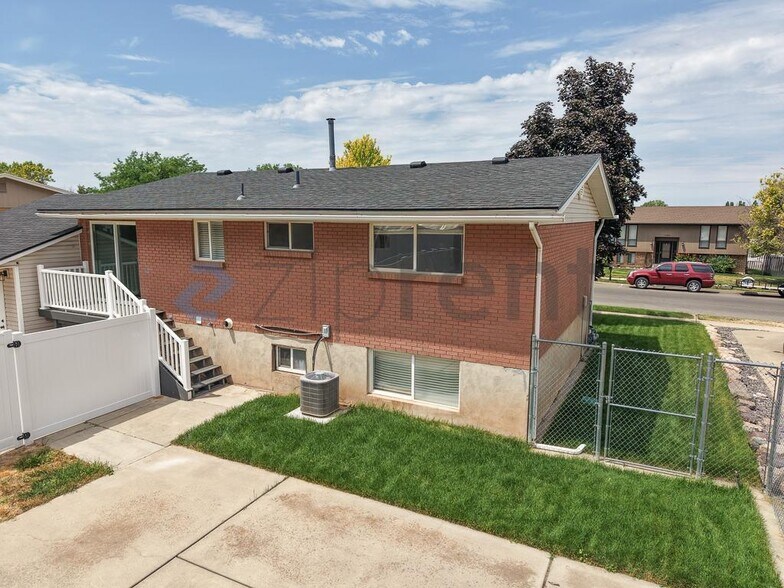 Building Photo - Unit Unit A