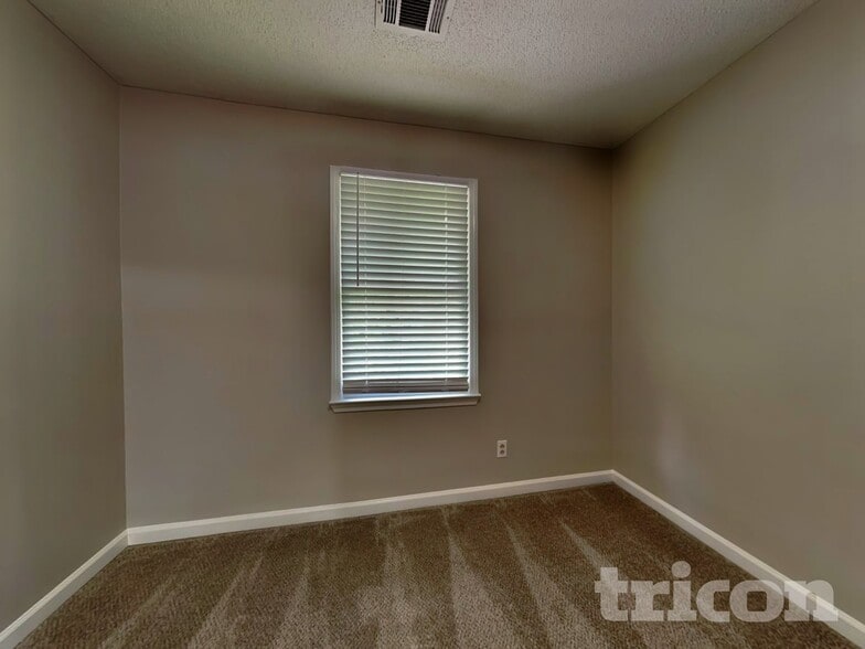 Building Photo - 39 Pine Grove Cir