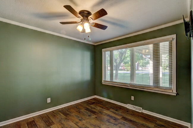 Building Photo - 1409 Delview Rd