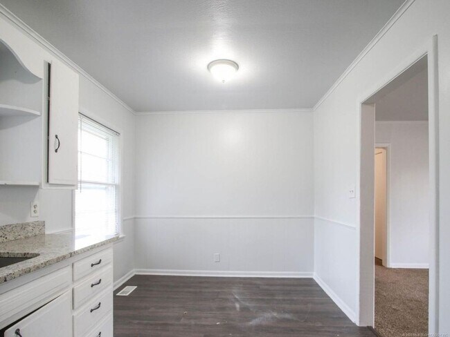 Building Photo - 2536 W Easton St
