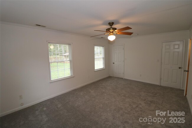 Building Photo - 7104 Lake Dr