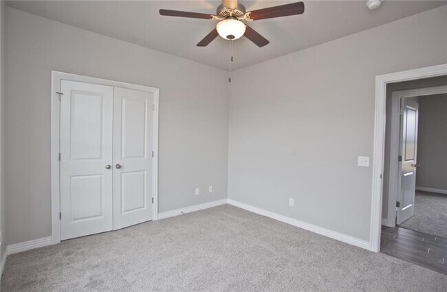 Building Photo - 1004 Taylor