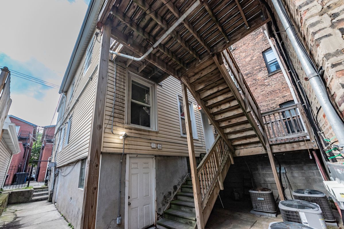 Building Photo - 1431 W Flournoy St