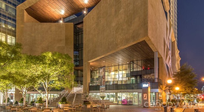 Building Photo - 525 S Church St