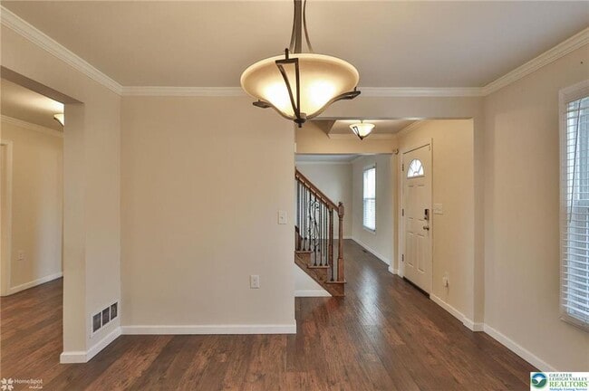 Building Photo - 2811 Kingsview Ave