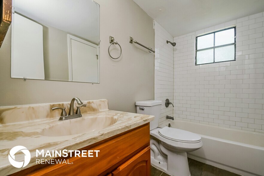 Building Photo - 604 Breezeway Ct