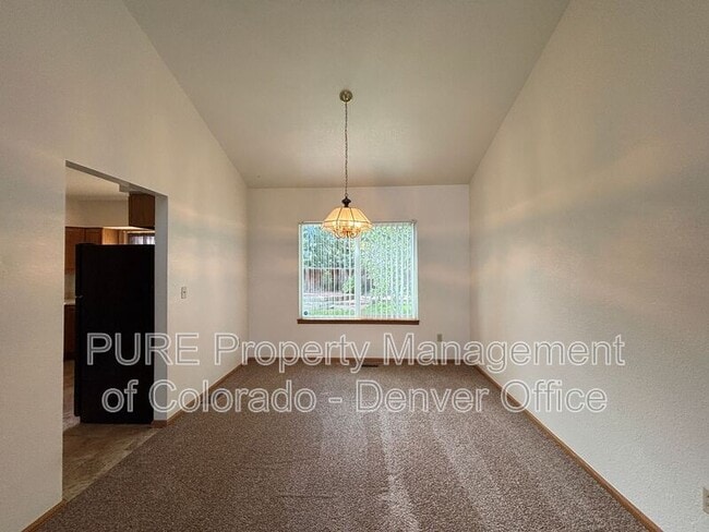 Building Photo - 9996 Spring Hill Ln