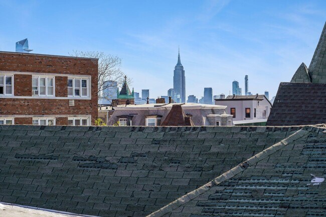 Building Photo - 169 Bowers St