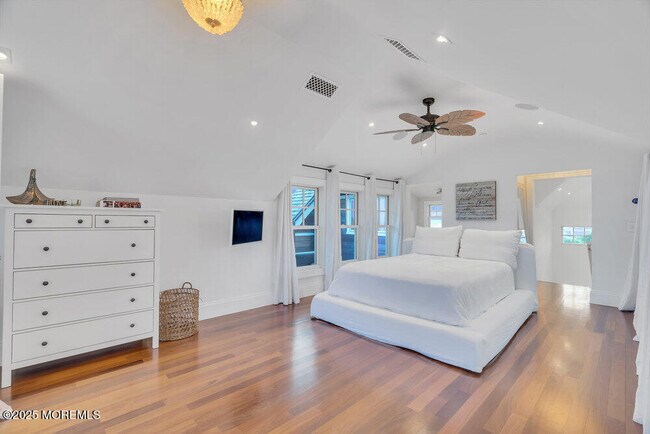 Building Photo - 985 Ocean Ave