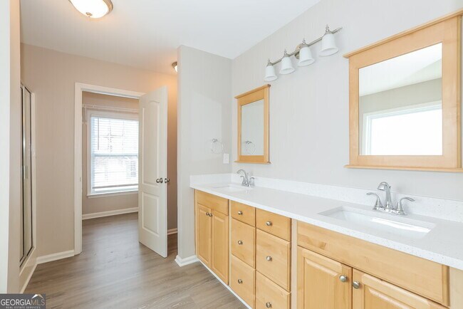 Building Photo - 1813 Temple Park Dr SW