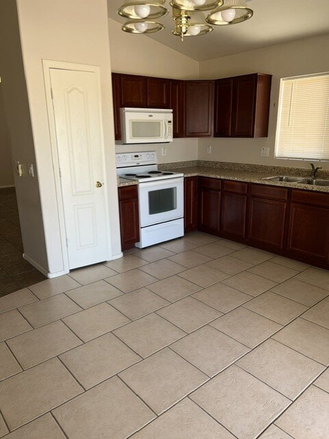 Building Photo - "Charming 3-Bedroom Oasis with 2 Baths in Florence - 1,281 Sq Ft of Comfort!"