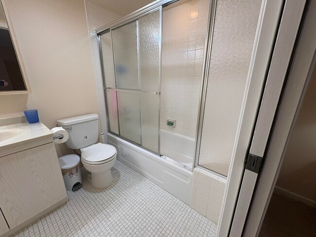 Building Photo - 2202 Lucaya Bend