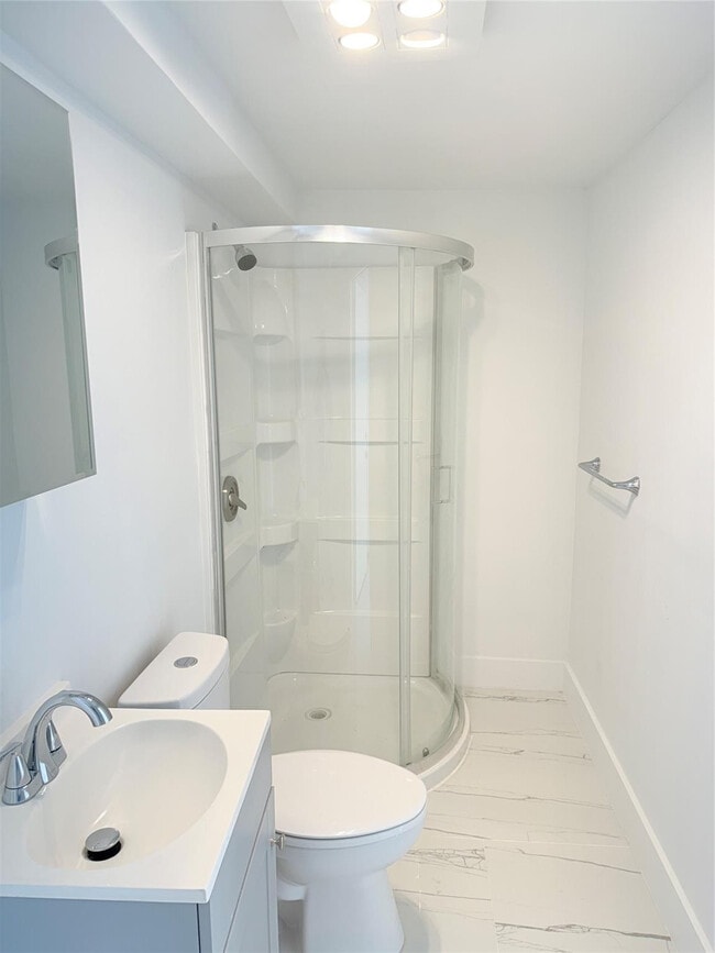 Building Photo - 2201 NE 9th Ave