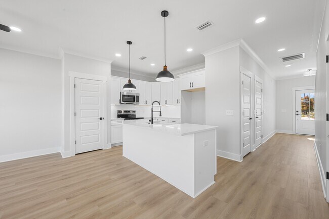 Building Photo - 710 Dale Pl