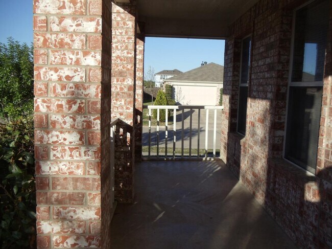 Building Photo - 1410 Cloyne Dr