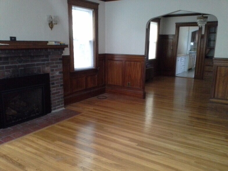 Building Photo - 33 Greycliff Rd