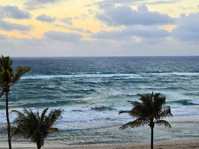 Building Photo - 1161 Hillsboro Mile