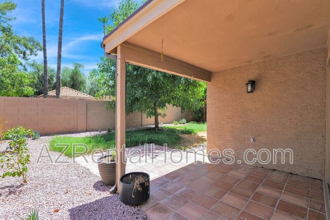 Building Photo - 39 E La Vieve Ln