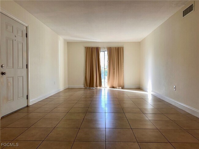 Building Photo - 12650 Kenwood Ln