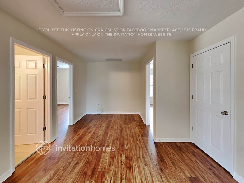 Building Photo - 212 Oaklanding Ln