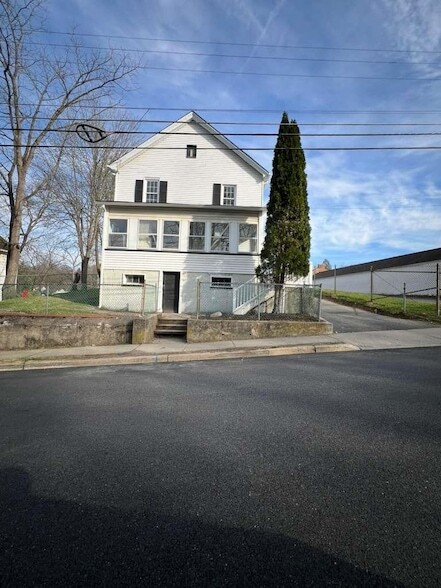 Building Photo - 8 Hampton St