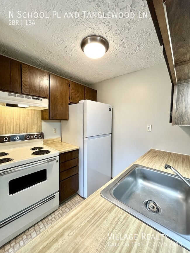 Building Photo - 307 N School Pl