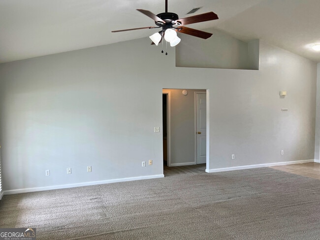Building Photo - 218 Royal Palms Ave