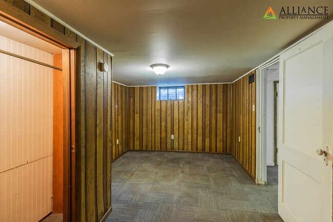 Building Photo - 1016 Bertrand St