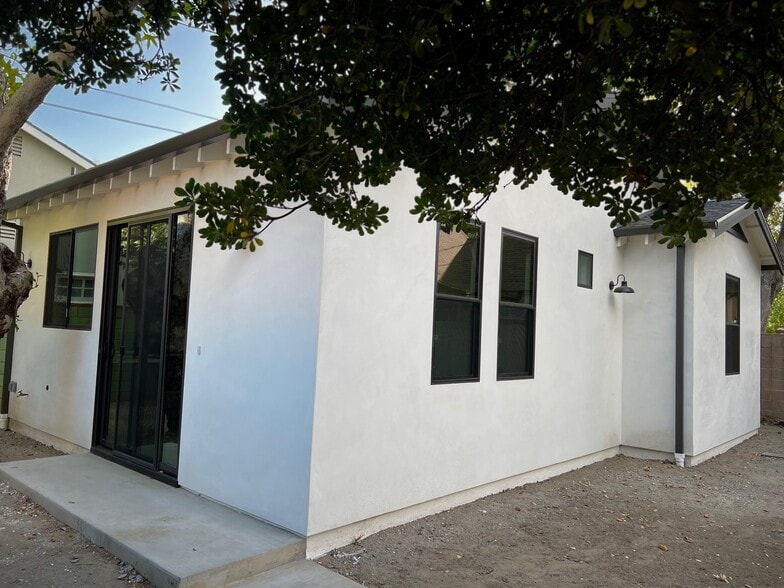 Building Photo - 1203 S Chavez St
