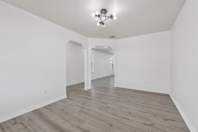 Building Photo - 9111 Grand Villa Ln