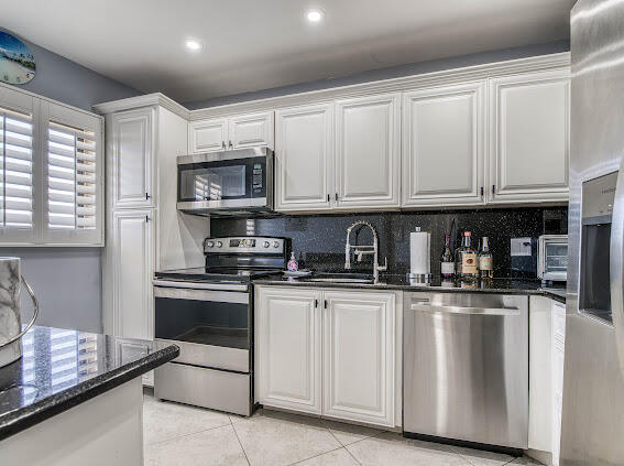 Building Photo - 3605 S Ocean Blvd