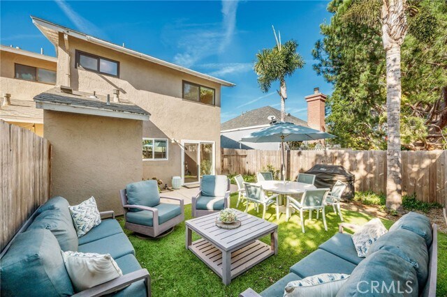 Building Photo - 2424 Santa Ana Ave