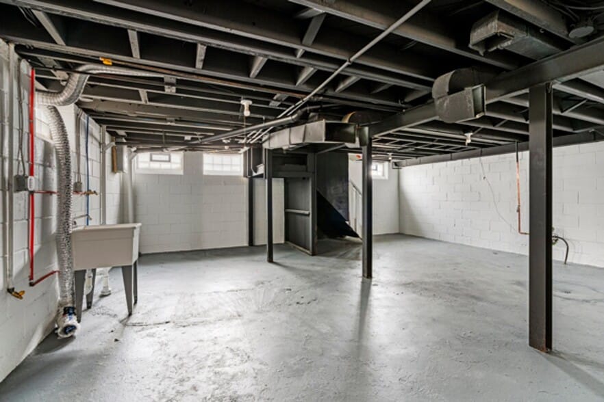 Building Photo - This beautifully updated 3-bedroom, 1-bath single-family home is ready for move-in!