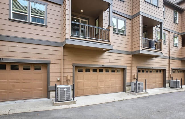 Building Photo - 619 SW Foresta Ter