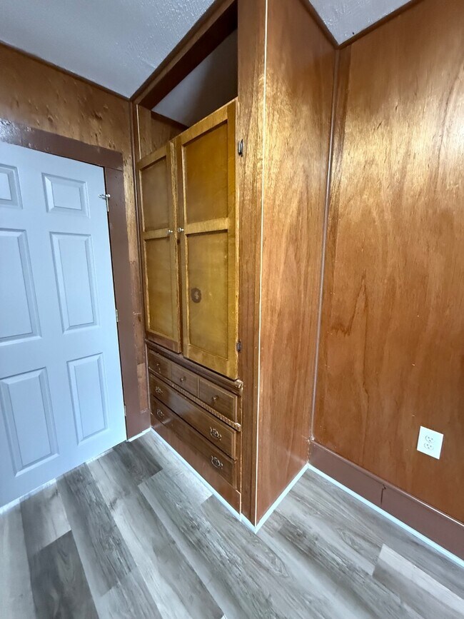 Building Photo - 221 Valley Pike Rd