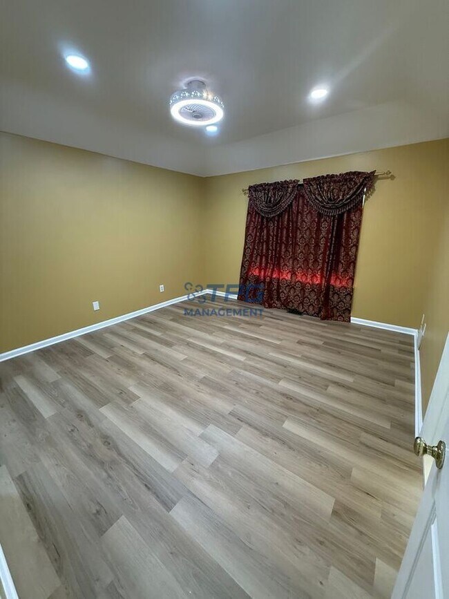 Building Photo - 9 Clearbrook Ln