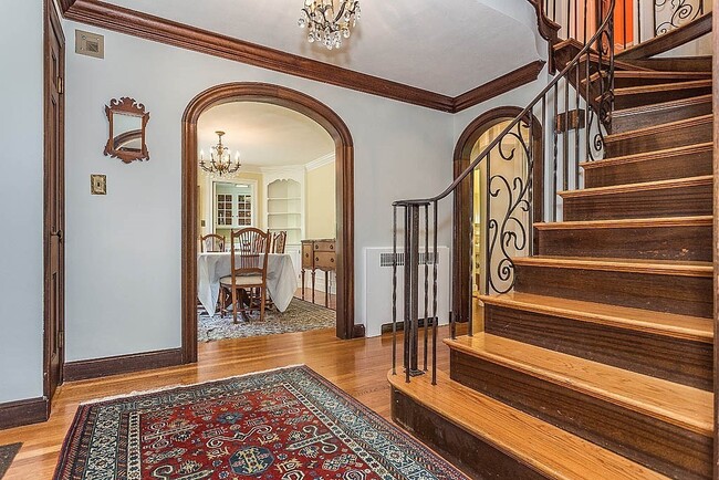 Building Photo - 244 Clifton St