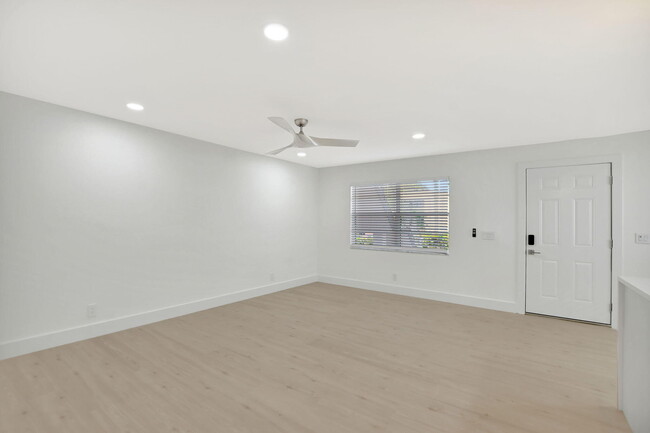 Building Photo - 969 Normandy U