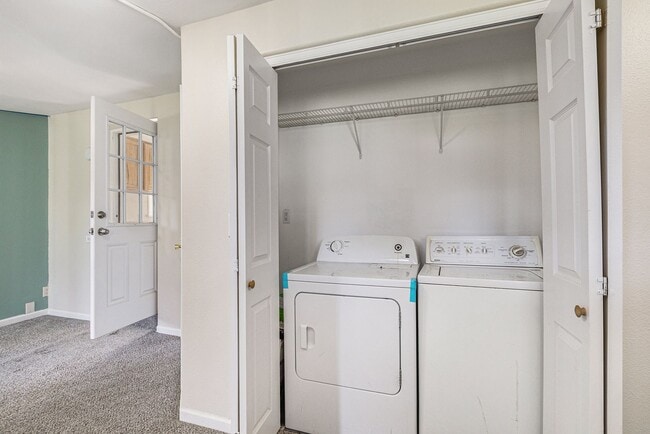 Building Photo - Spacious 2 bedroom with large den in the h...