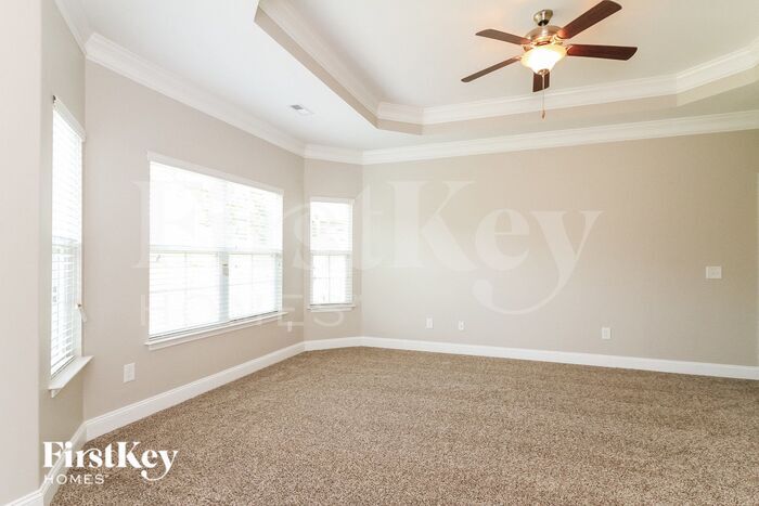 Building Photo - 3173 Knoll Ridge Dr