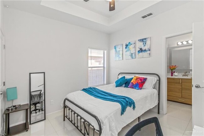 Building Photo - 12 Nightingale Ave