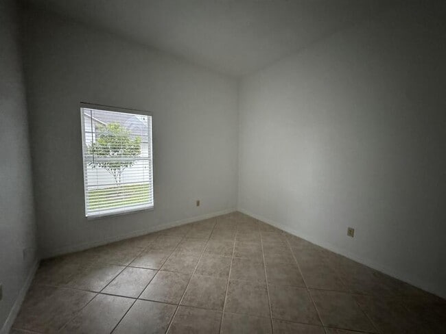 Building Photo - 664 Wyckliffe Pl